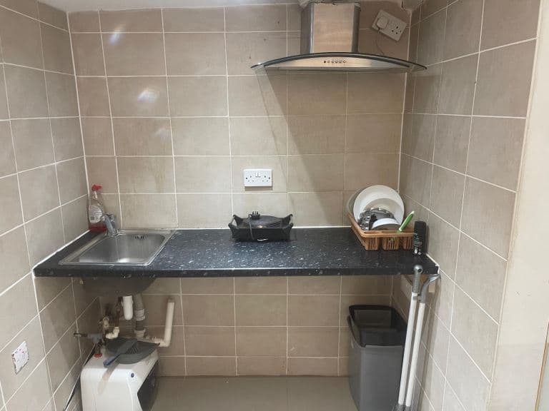 FULLY FURNISHED STUDIO APARTMENT TO RENT – TW5 9UP