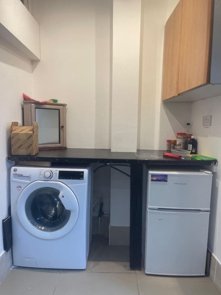 FULLY FURNISHED STUDIO APARTMENT TO RENT – TW5 9UP