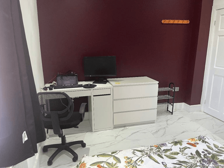 Ensuite Room Available โ HA2 7AS