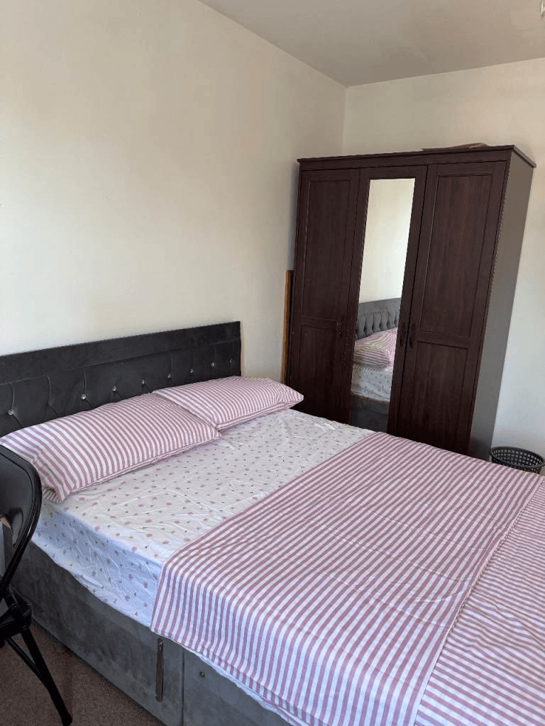 Double Room Available โ TW17 0AH
