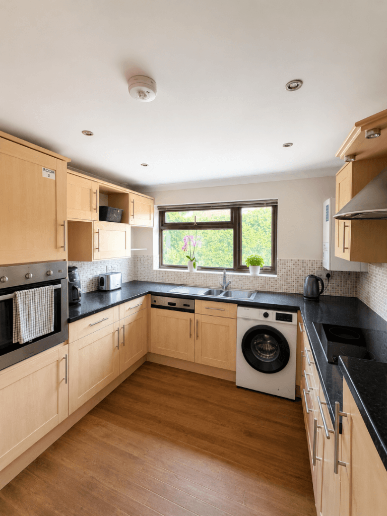 SINGLE ROOM AVAILABLE β WEST END, SOUTHAMPTON (SO30 3DS)