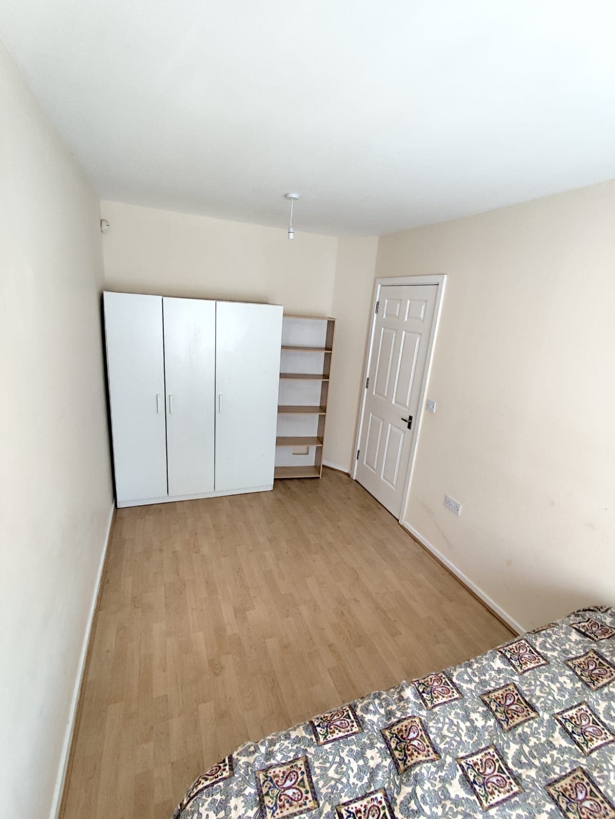 Double Room Available ā RM6 4DE, Chadwell Heath